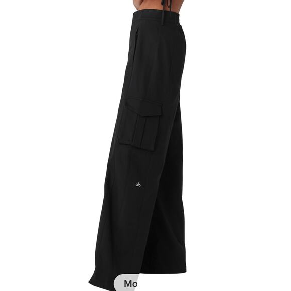 Alo Yoga - Show Off Cargo Wide Leg Trouser - Medium - Black (Long) - Picture 2 of 10